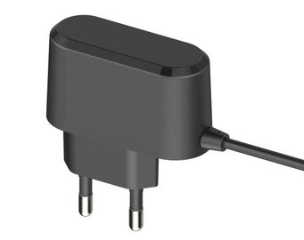 Ein guter Preis. Weißer/Schwarz-Universalreise-Adapter 5V 1A 5V 2.1A für schnelles Charhing Online