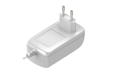 Ein guter Preis. EU-Stecker 12V 36W Wechselstrom-Schaltungs-Wand-Berg-Adapter allgemeinhin in der schwarzen Farbe Online